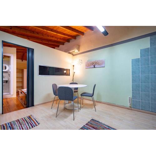 Monastiraki metro st 1 bedroom apt for 2 by MPS