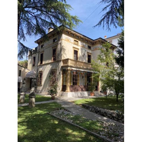 Monolocale in villa con giardino vicino al centro
