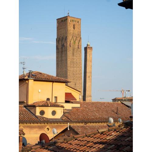 Monolocale sui tetti di Bologna - Via Indipendenza