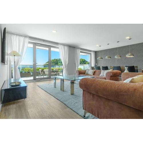 MONTHLY LA CONCHA BREEZE by SWEET HOME SAN SEBASTIAN