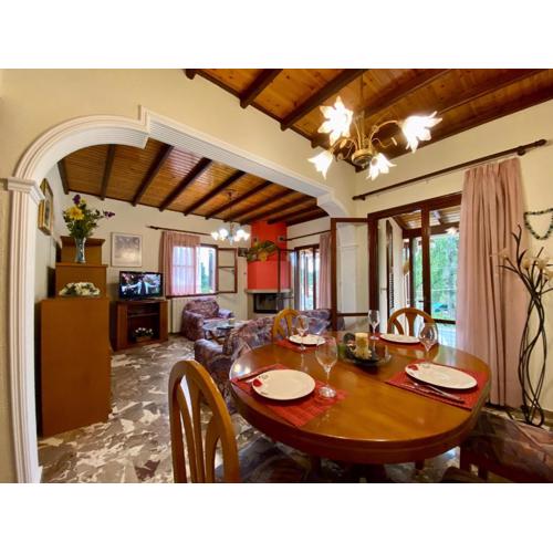 Montsenigos garden house