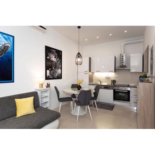 Moon Apartment