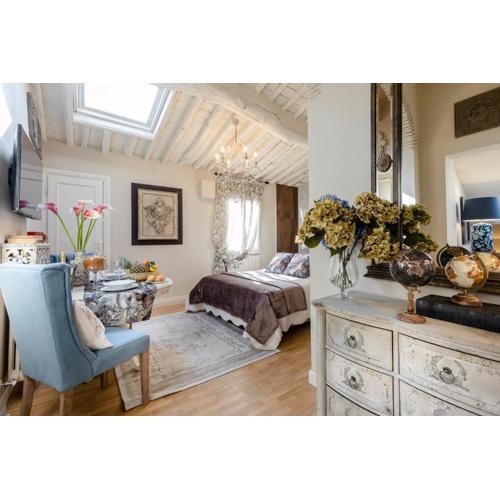 Moro Studio Suite, Classy and Romantic Apartment in Lucca