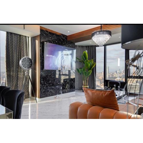 Most lavish apt 40 Floor skyviwe ist