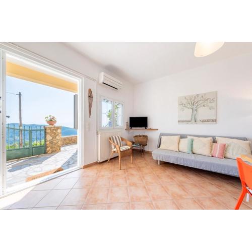 Mountain Retreat Apt with Sea View