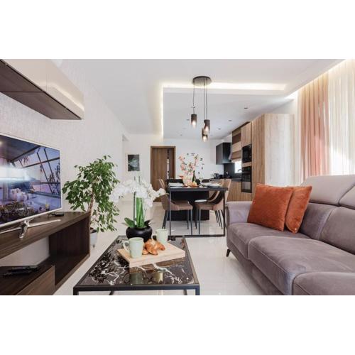 Mulberry Ph 2bed Insane Views! By Homely