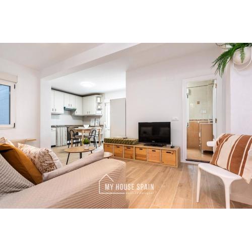 MyHouseSpain - Piso reformado con patio privado