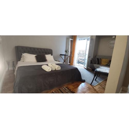 Myron,Athens - COZY & KING-SIZE BED