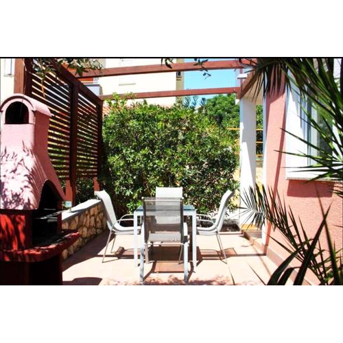 Myrtle Two Bedroom Apartment