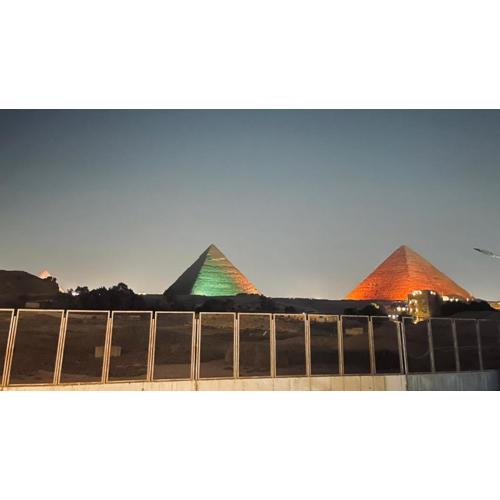 Mystic - Pyramids Inn