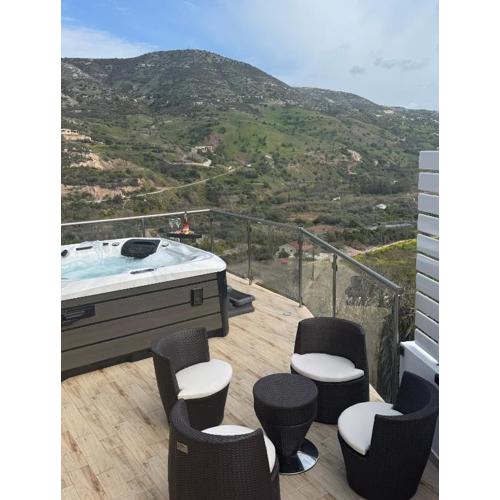 Mythos House