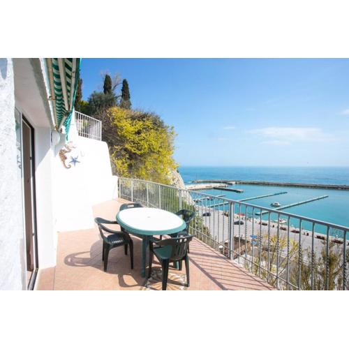 N033 - Numana, bilocale con meraviglioso terrazzo sul mare