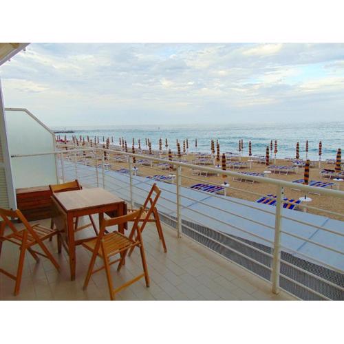 N226 - Numana, meraviglioso bilocale fronte mare
