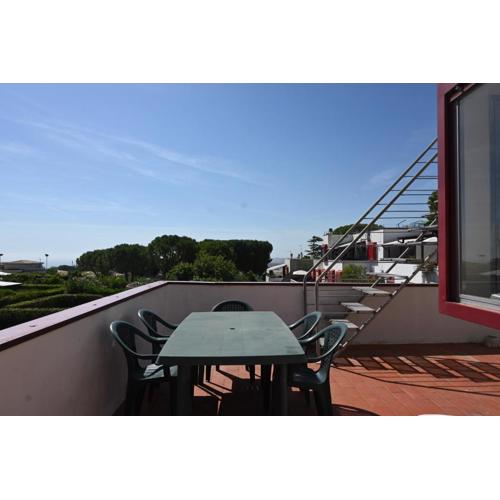 N302 - Numana, trilocale con terrazza in residence con piscina