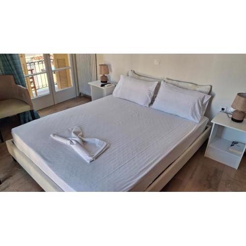 NAFPAKTOS APARTMENT, STUDIOS AND ROOMS iN PORT
