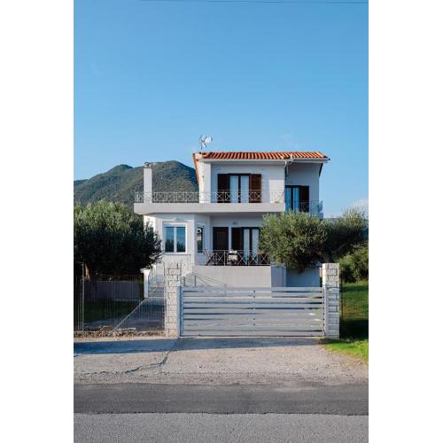 Nafpaktos Shingle Villa