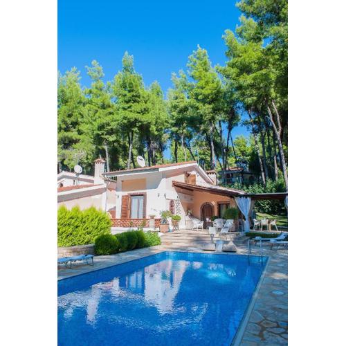 Naftilos Villa Sani with private Pool