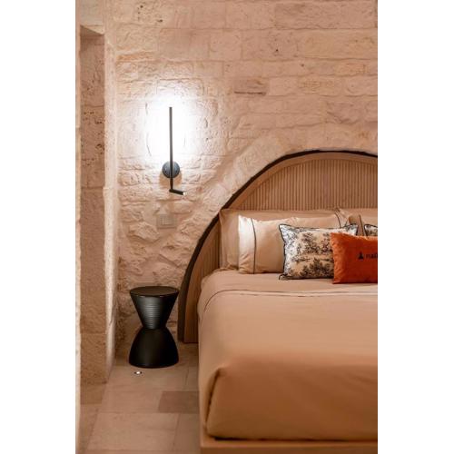 Naiira Luxury Trullo - jacuzzi and patio