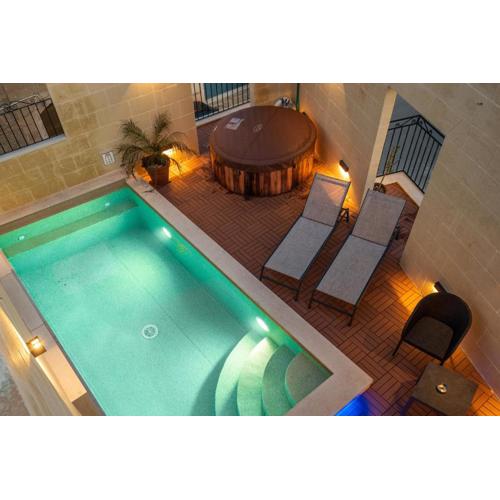 Narcisa - Luxury 3BR Traditional House with Pool, Cinema & Hot Tub