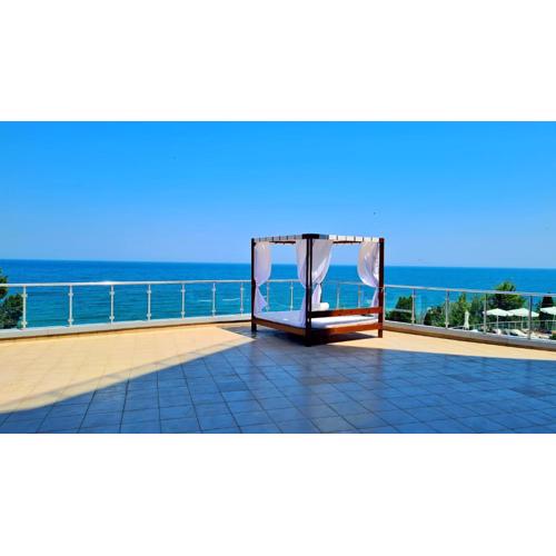 Naser Silver beach