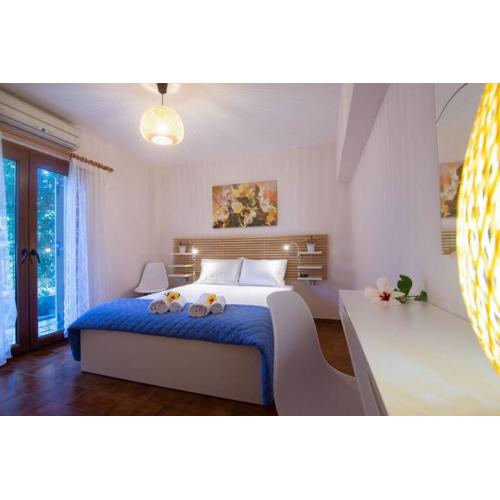 Natsios Thanasakis Apartment