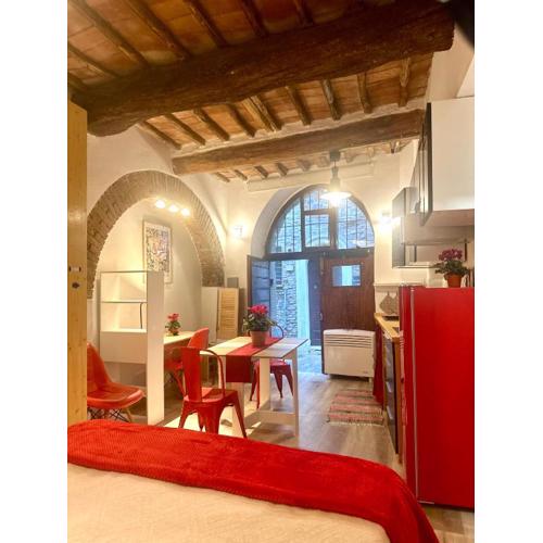 Natural RED Passion in Perugia Downtown