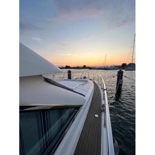 Navi Yacht à Sète, 2 à 8 couchages, privatif