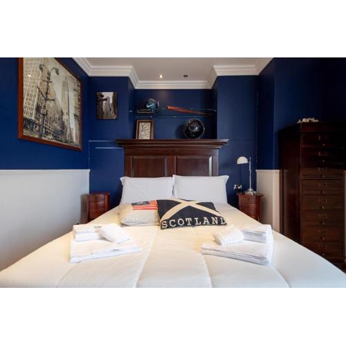 Navy Apartment by Wonderful Italy