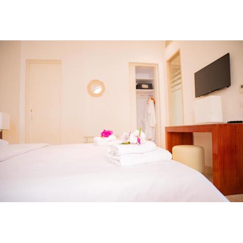 Nayah Stays, Ancient Sands Luxurious Pool Terrace Apartment