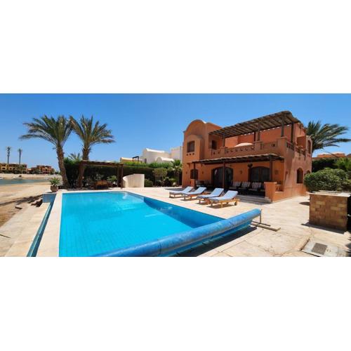Nayah Stays, Lagoons beach, Paradise 3 ensuite with private pool
