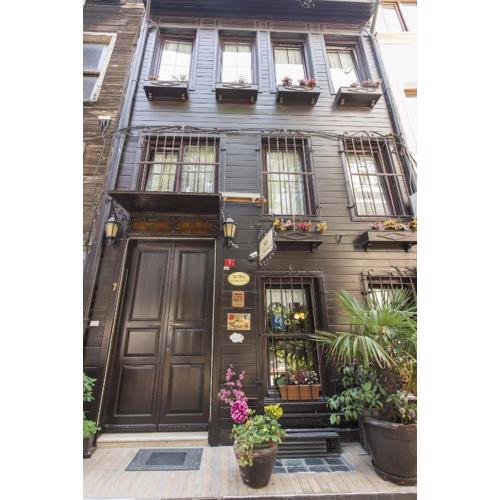 Naz Wooden House Inn