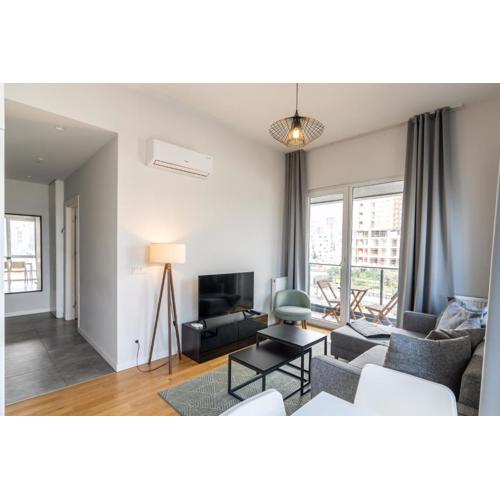 Near Airport Metro 1-bdr Apt Wi-fipoolgym