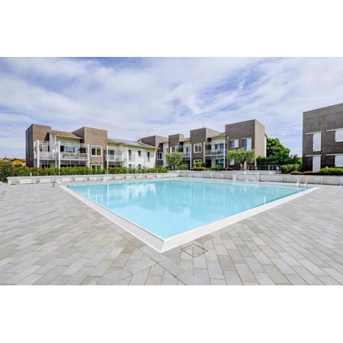 Near Lake APT con Piscina