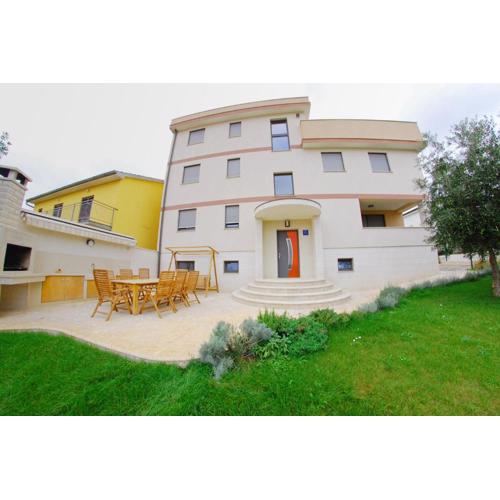 Nelkas Apartments