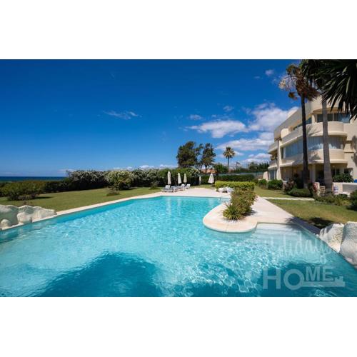 Neptuno II Beachfront Elviria,Sea views,lovely terrace and pool