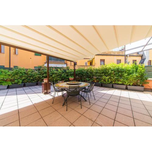 Nettuno Apartment - Private Garden in Bologna Center