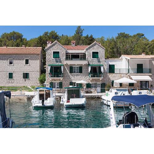 NEW - Villa Columba - 4 Star Deluxe Apartments - Sea-Front & Panorama View