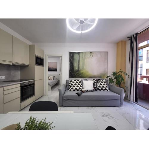New 2 Bedrooms Gold flat at Las Canteras beach with balcony and Free Parking