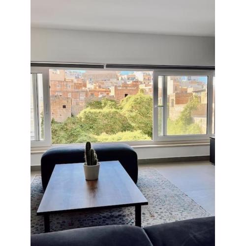 NEW 5 bedroom central apartment
