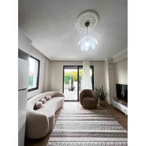 New Apartment with Garden for 4