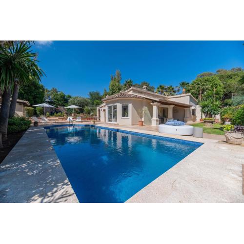 NEW beachside Villa with private pool