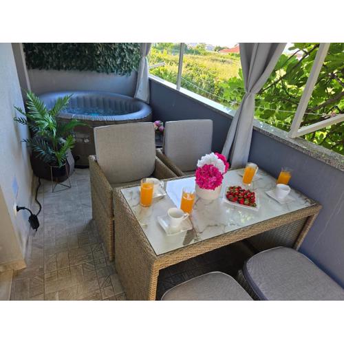New Blanca apartment with jacuzzi near the beach