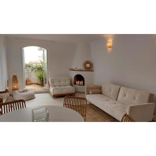 New Boho Home with Balcony, Private Garden and Communal Pool