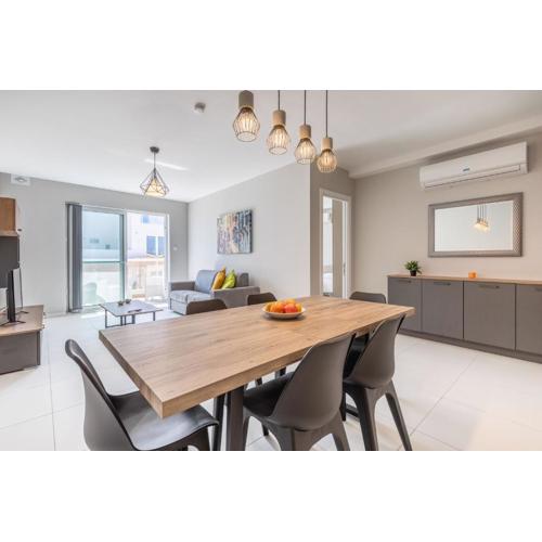 New & central located 3 Double bedroom apartment - Close to all amenities