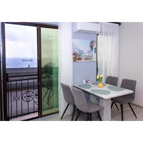 New Colorful 1BD Getaway with an Amazing Sea View by Flat Mаnager