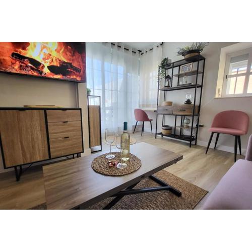 New! Cozy for couples with private patio & out shower