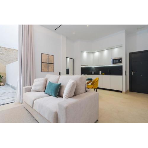New Design Apartment - Private patio - Gallos 3
