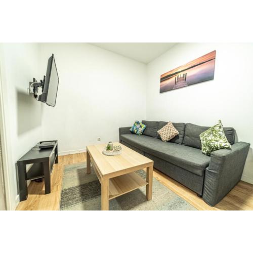 New flat , modern , wifi, 10min sol, 5 Reina Sofia