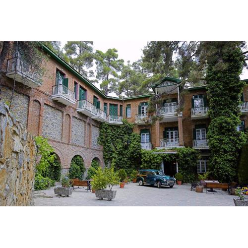 New Helvetia Hotel