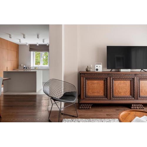 NEW High-End Designer 3BR Central Apt